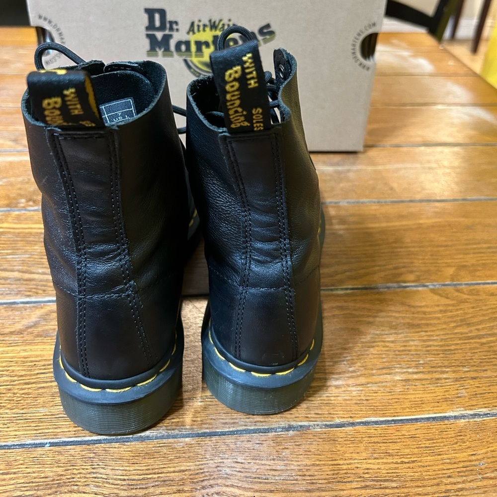 Dr. Martens 1460 Pascal US Women's Size 7 Leather Boots Black - Picture 6 of 8